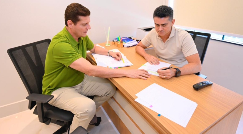 David Almeida reduz tarifa de ônibus e beneficia Manaus