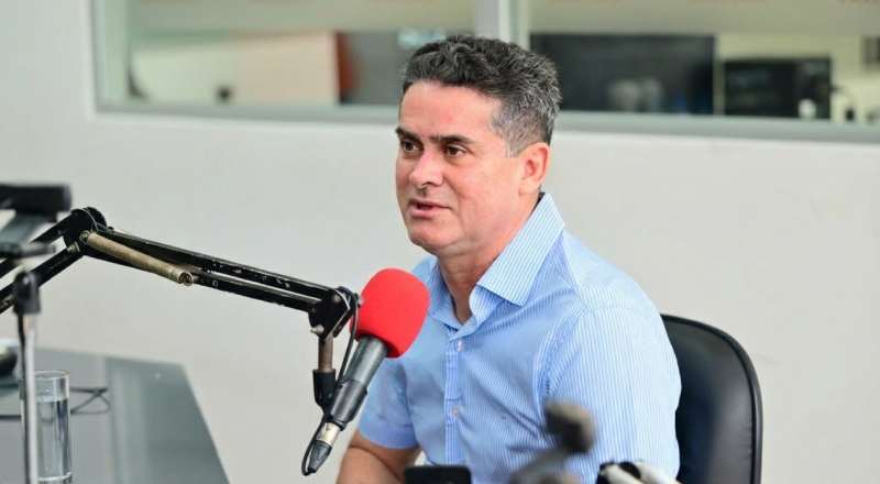 De volta à comunicação: David Almeida estreia programa de rádio