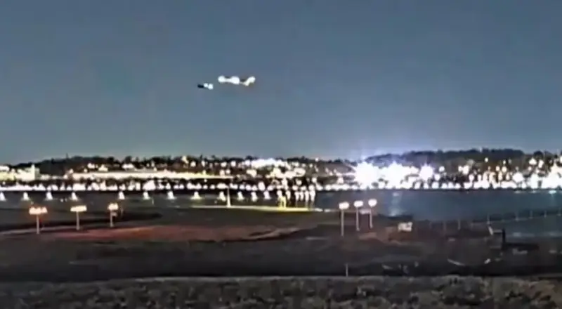 Novo vídeo mostra colisão entre avião e helicóptero militar fatal