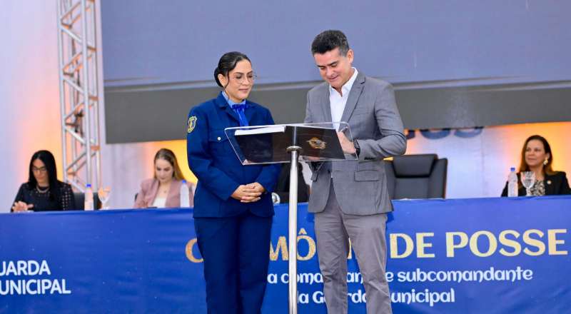 David Almeida empossa primeira mulher comandante da Guarda Municipal