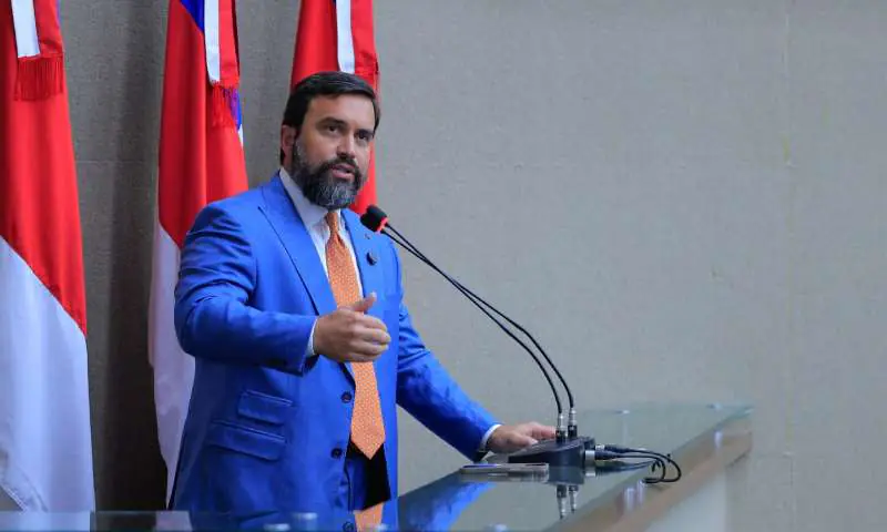 Dr. George Lins destaca lei que garante apoio psicológico efetivo