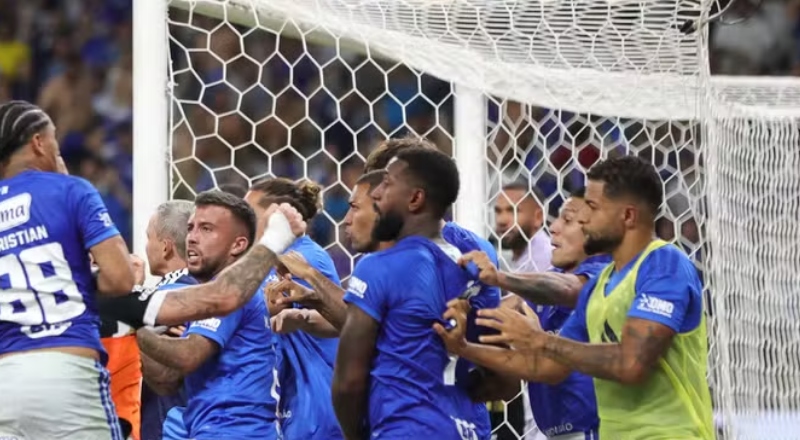 Briga generalizada em campo marca final do Campeonato Mineiro 2023