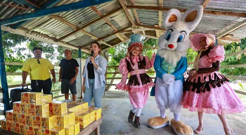 Prefeitura de Manaus leva alegria e solidariedade às ribeirinhas