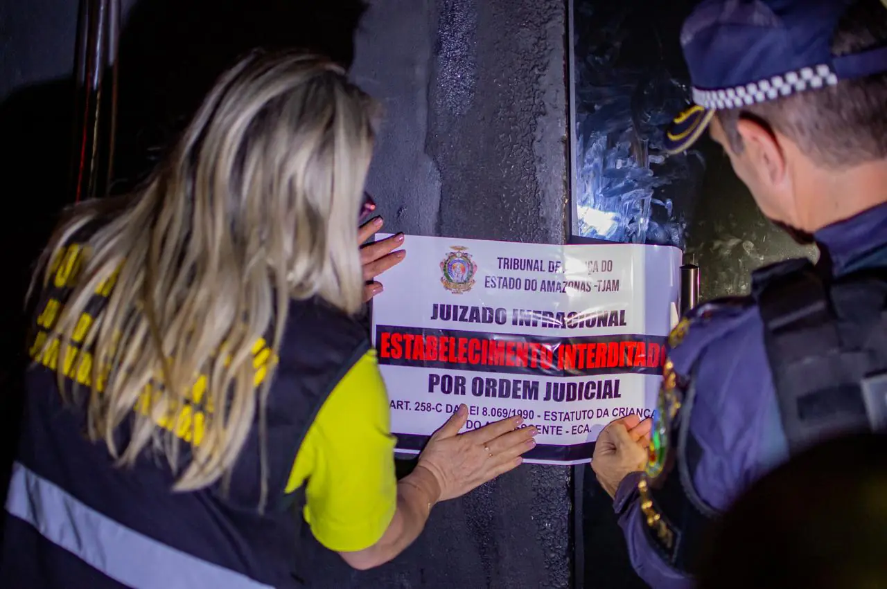 Adega é interditada e bares fecham por venda a adolescentes