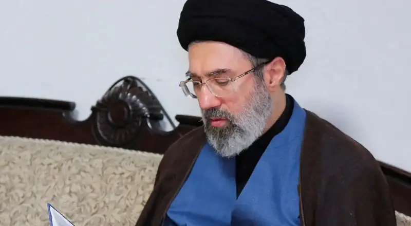 Khamenei reforça que Estreito de Ormuz terá novas regras de passagem