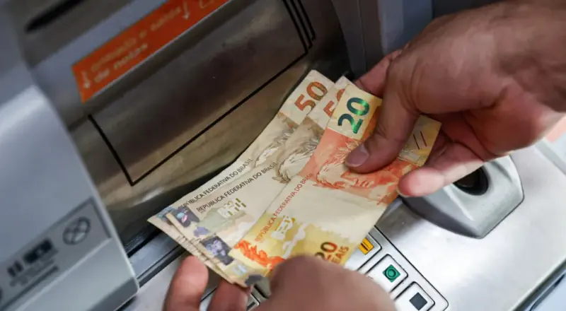Real é a moeda que mais valoriza em 2026 e dólar cai