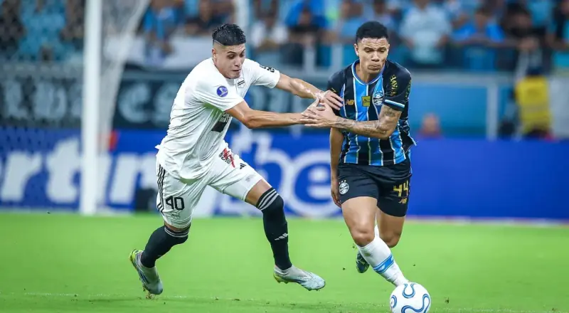 Grêmio enfrenta Deportivo Riestra e busca a liderança do grupo