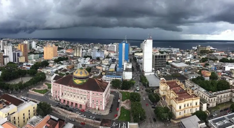 Previsão de fortes chuvas deixa Manaus em alerta para deslizamentos de terra