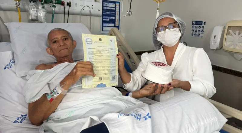 Paciente com câncer realiza casamento emocionante no hospital