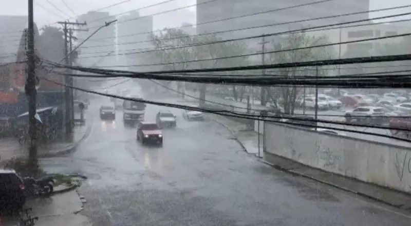 Chuva intensa coloca Manaus em alerta para enchentes e alagamentos