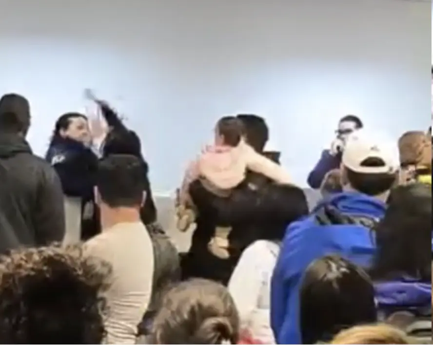 Barraco no aeroporto: passageira agride funcionárias da Latam