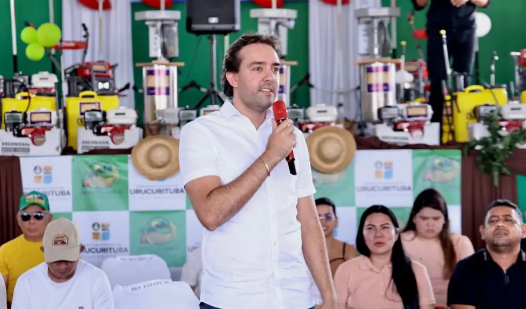 Deputado Thiago Abrahim entrega R$ 1 milhão para Urucurituba