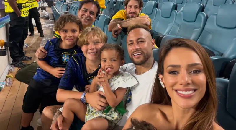 Família unida: Neymar celebra vitória com Bruna e filhos
