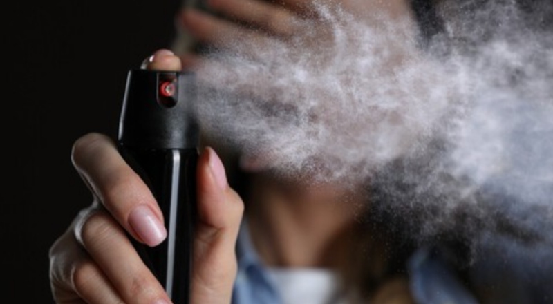 Mulheres passam a ter autorização para comprar spray de pimenta seguro