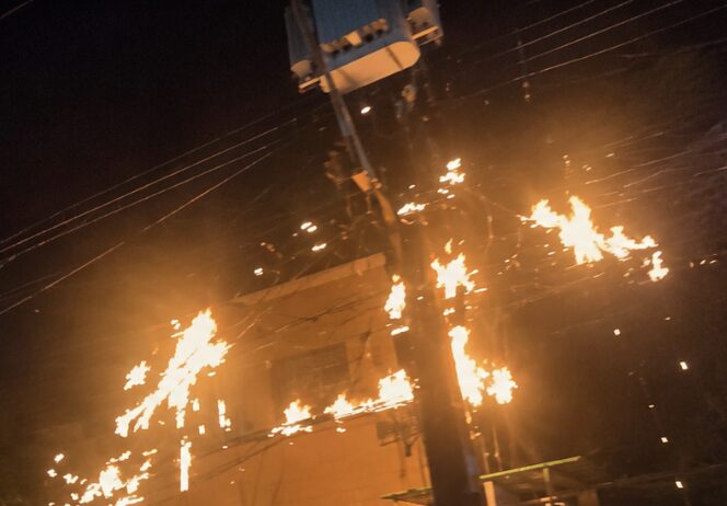 Incêndio em postes provoca correria e mobiliza bombeiros rapidamente
