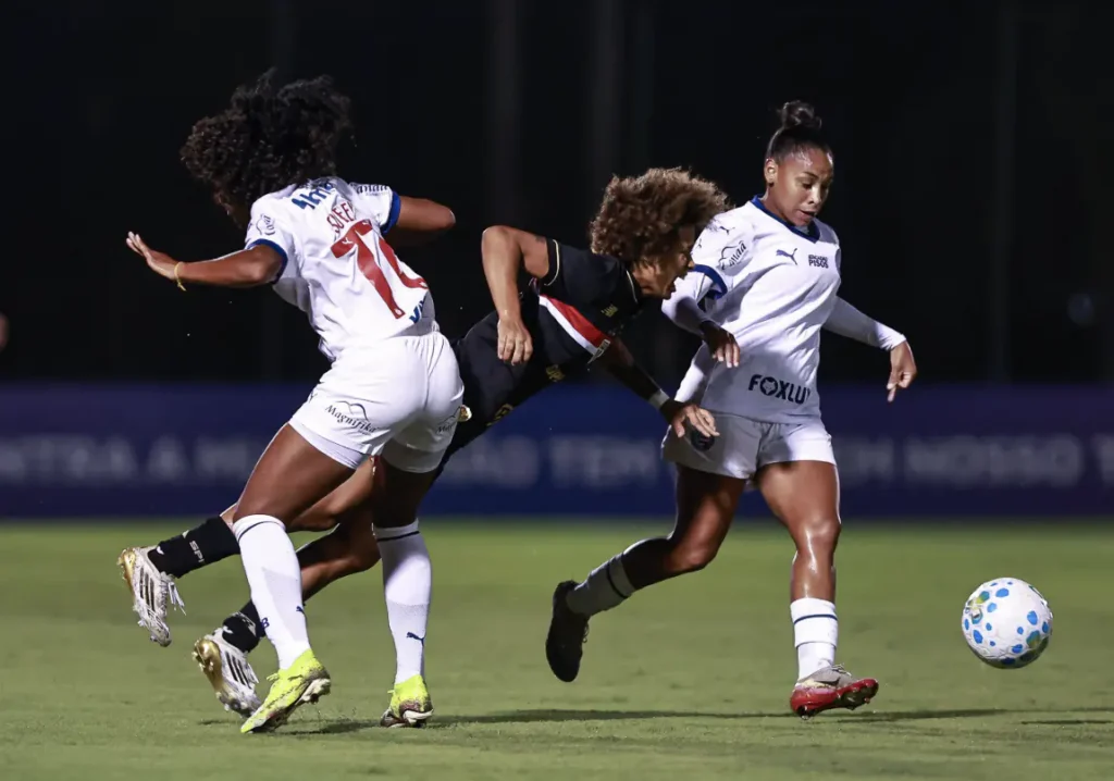 Brasileirão e internacionais: jogos imperdíveis deste domingo
