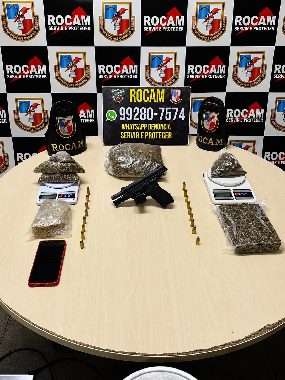 Suspeito é preso com drogas e arma na zona Sul de Manaus