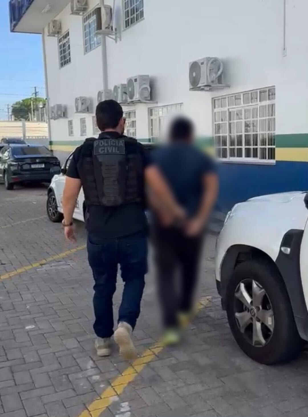 Momento que homem é preso por abuso sexual em Manaus