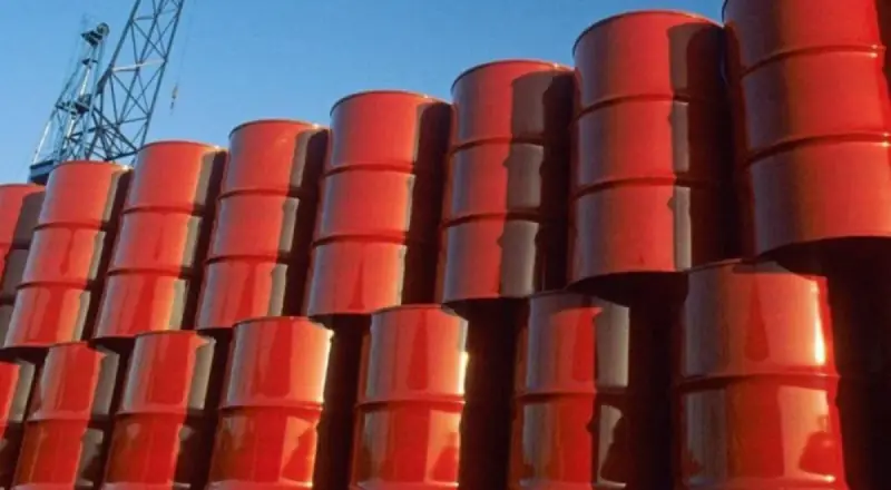 Guerra entre EUA, Irã e Israel faz petróleo disparar preços altos