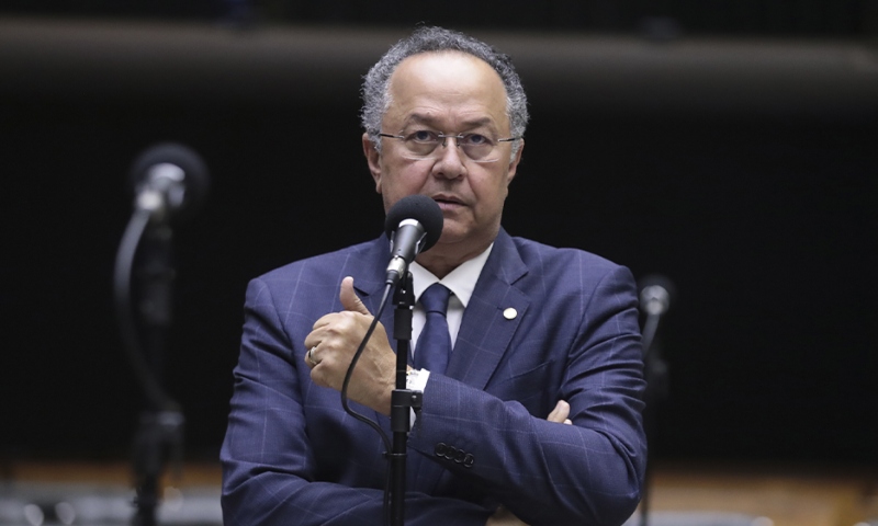 Emenda Pix de Silas Câmara: MPAM investiga irregularidades