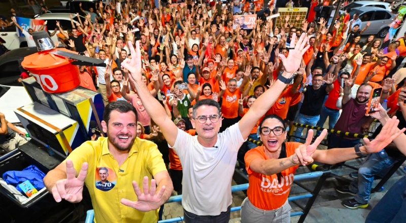 David Almeida abre campanha ao Governo do Amazonas com adesivaço forte