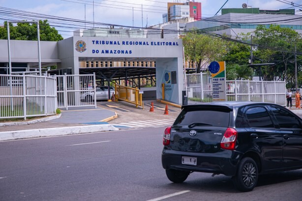 Carros de aplicativo não podem exibir propaganda eleitoral: entenda