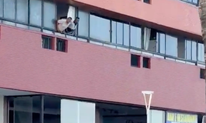 Deu ruim pro Ricardão: amante cai ao tentar fugir de flat