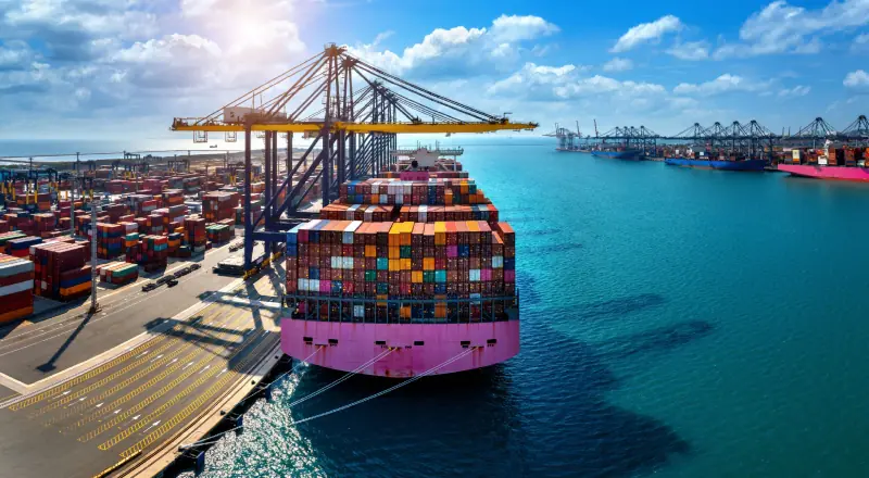 Exportações fazem balança comercial alcançar superávit de US$ 7,4 bi