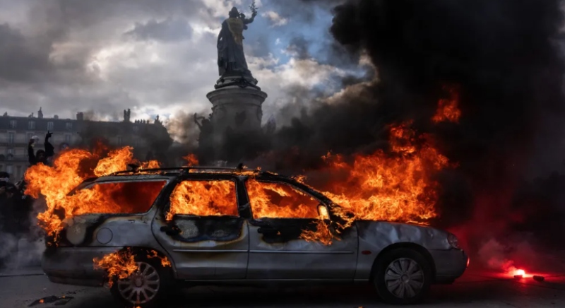 França fecha o cerco após protestos e impõe toque de recolher