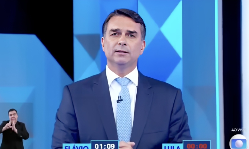 Flávio questiona se Lula vai pedir desculpas pela pobreza e violência