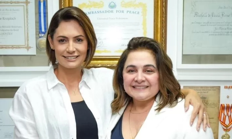 Michelle Bolsonaro deve desembarcar em Manaus para apoiar candidatos